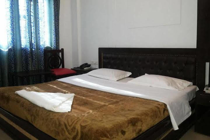 Oyo 26602 Hotel Shubham Деградун Екстер'єр фото